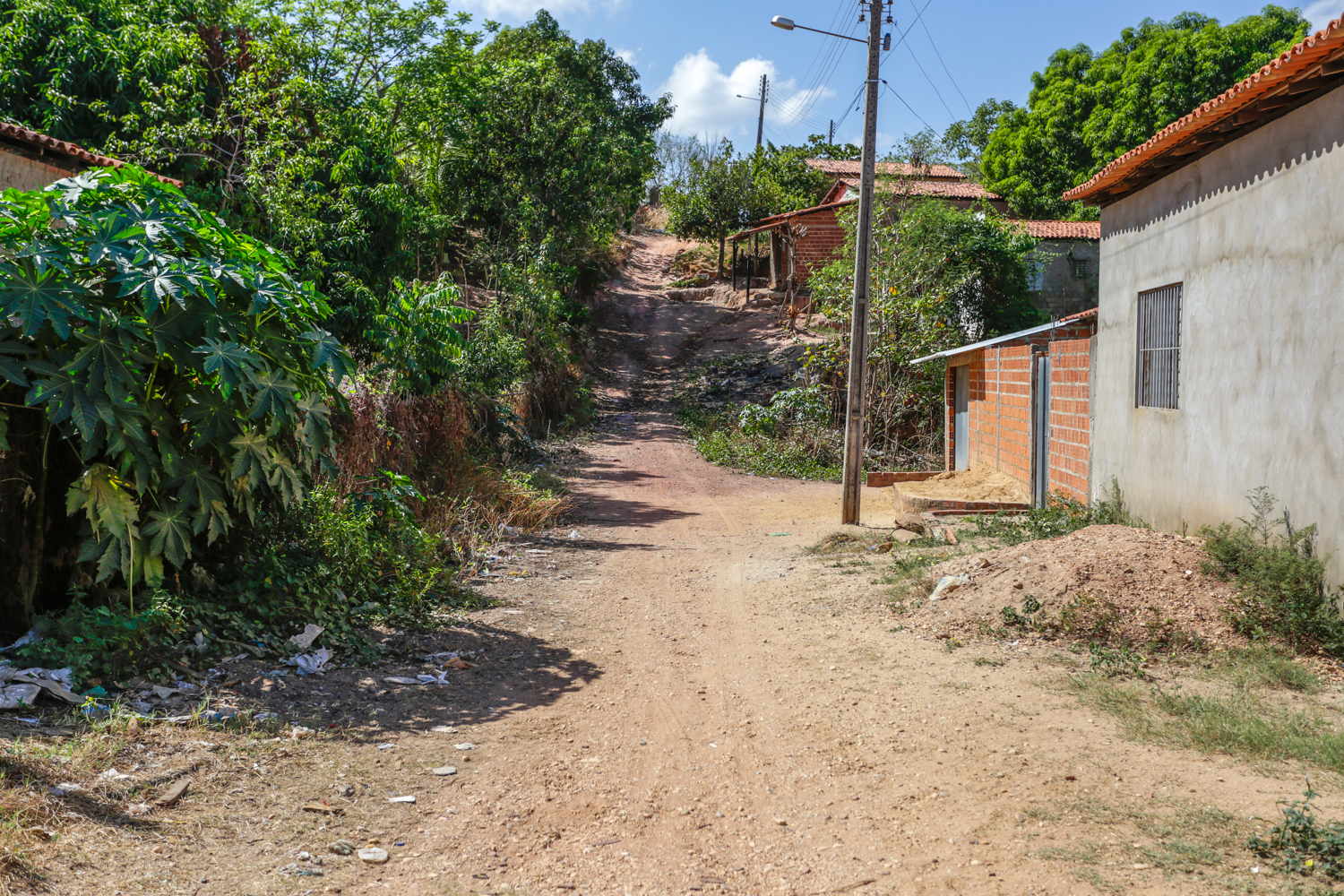 Moradores sofrem com falta de pavimentação na Vila Irmã Dulce