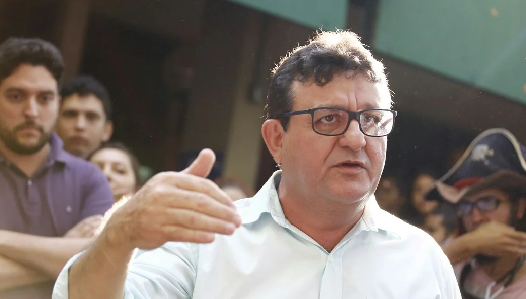 Vice-diretor do CCHL, Carlos Sait