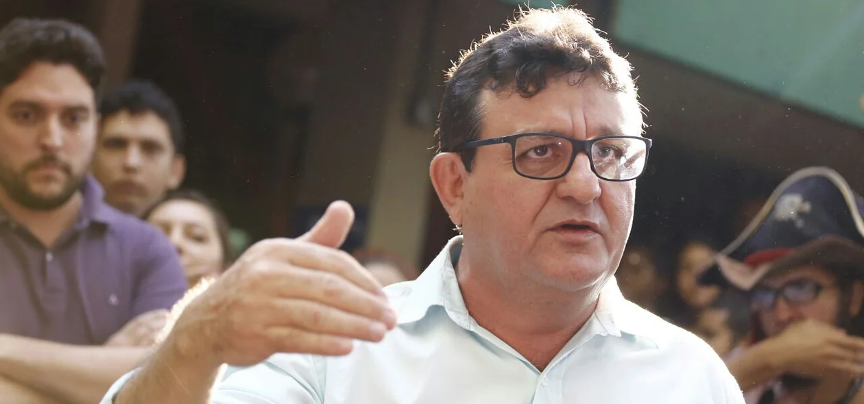 Vice-diretor do CCHL, Carlos Sait