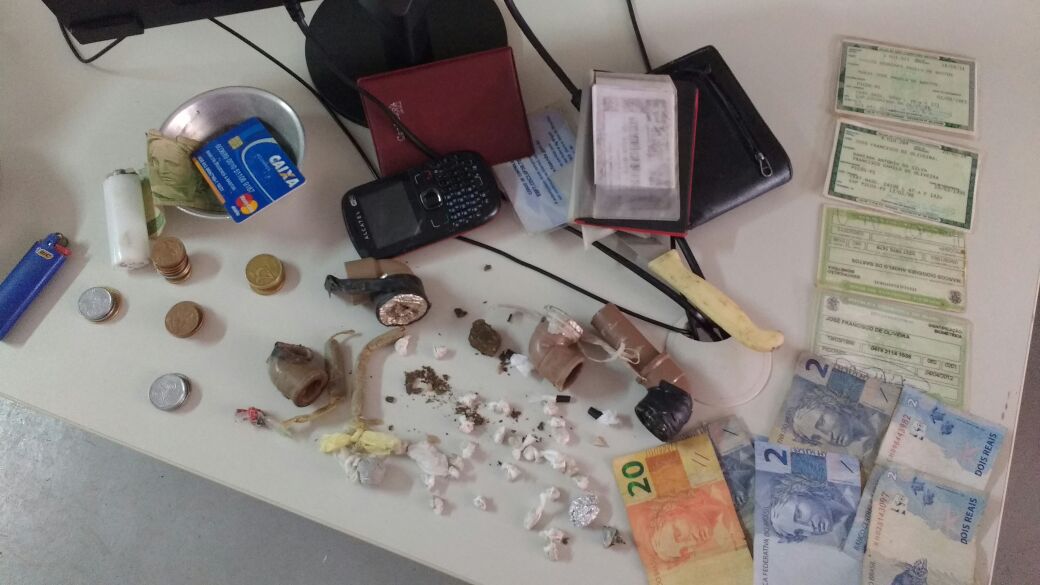 Objetos apreendidos em boca de fumo
