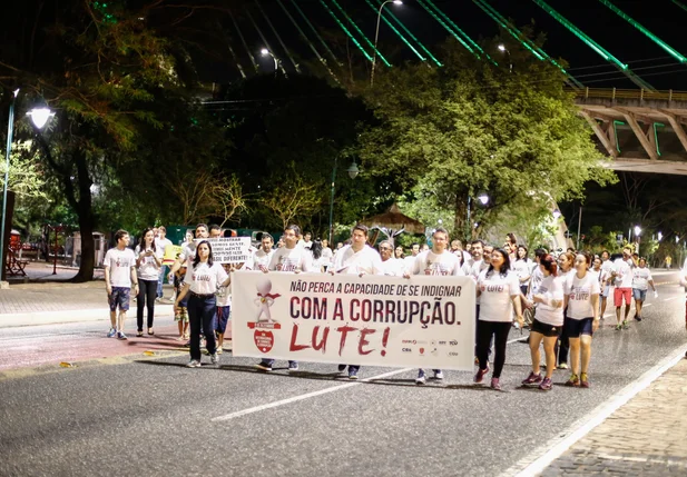 MP-PI realiza caminhada contra a corrupção em Teresina