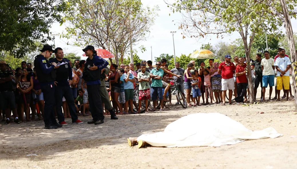 A Delegacia de Homicídios compareceu ao local para tomar as devidas providências