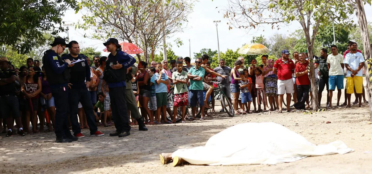 A Delegacia de Homicídios compareceu ao local para tomar as devidas providências