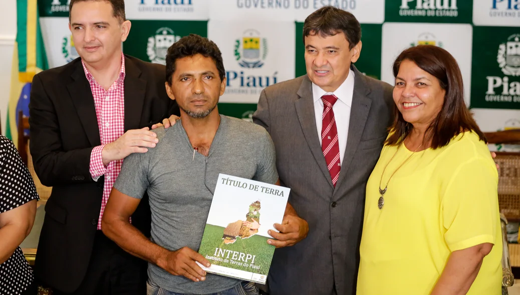 Wellington entrega título definitivo de posse aos agricultores 
