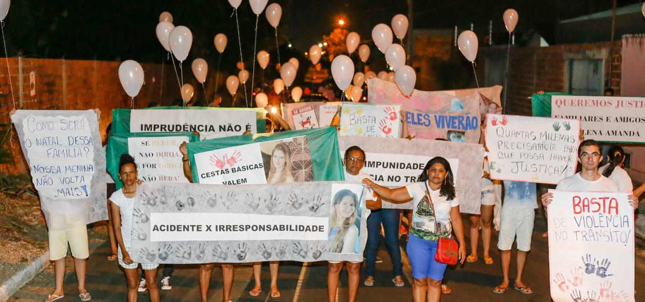 A caminhada aconteceu no bairro Manoel Evangelista