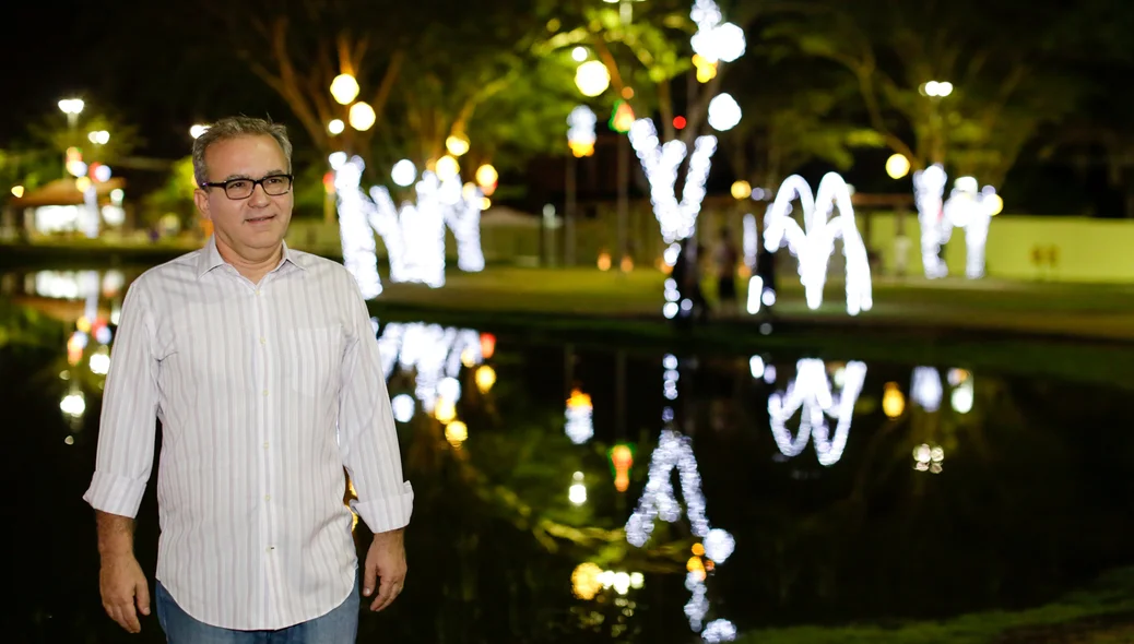 Firmino Filho entrega decoração natalina no parque da cidadania