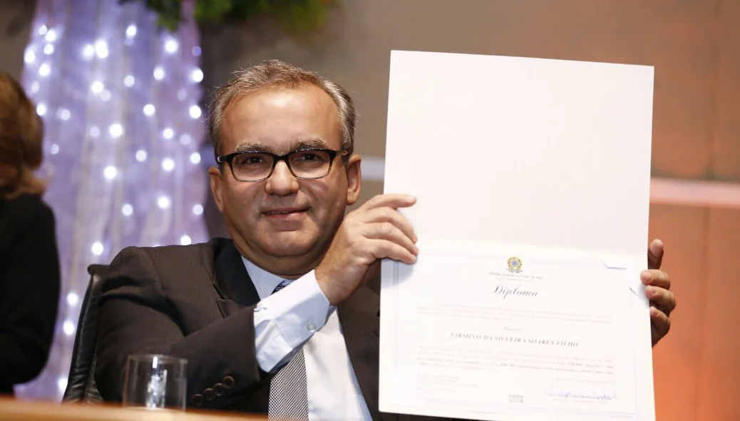 Firmino Filho recebe diploma da Justiça Eleitoral