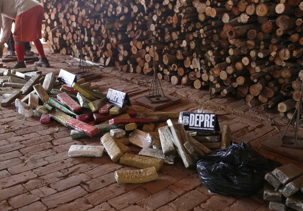 Polícia Civil incinera 320kg de drogas em Teresina