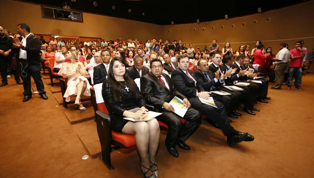 Vereadores e suplentes são diplomados em Teresina