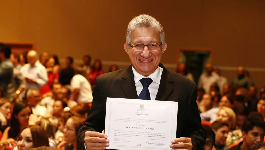 vice-prefeito eleito Luiz Júnior recebe diploma