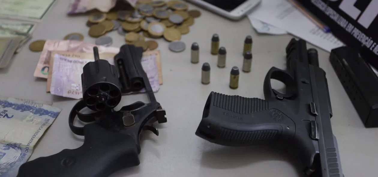 Armas de fogo e dinheiro