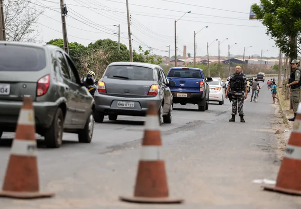 Polícia Militar na blitz 