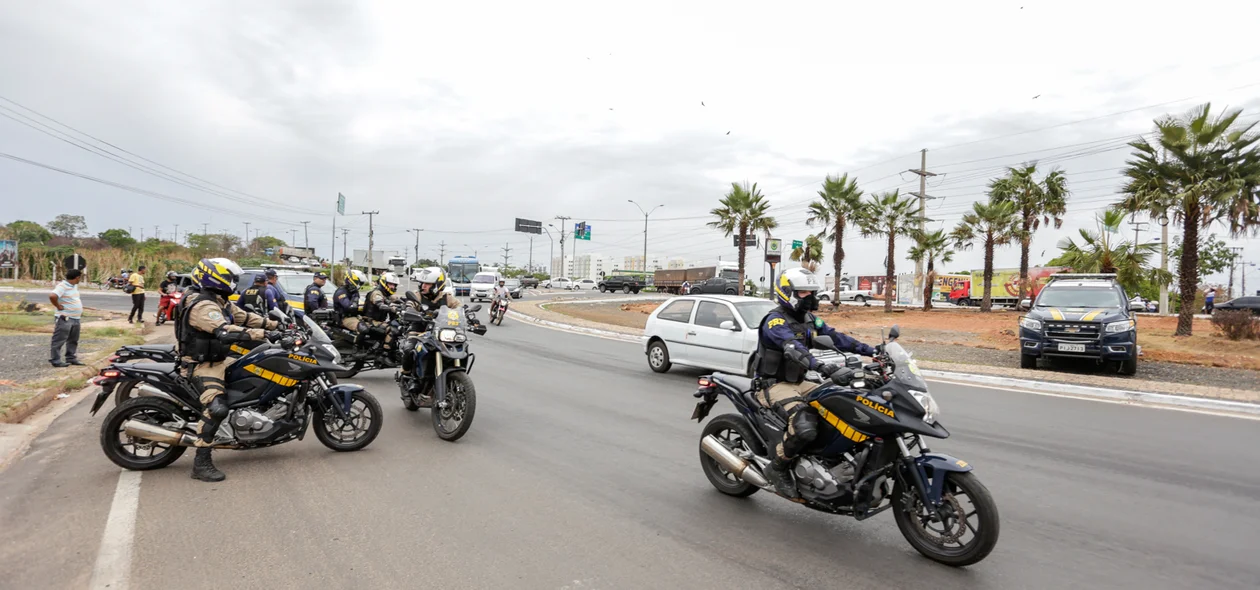 Policiais fizeram blitz na Ladeira do Uruguai