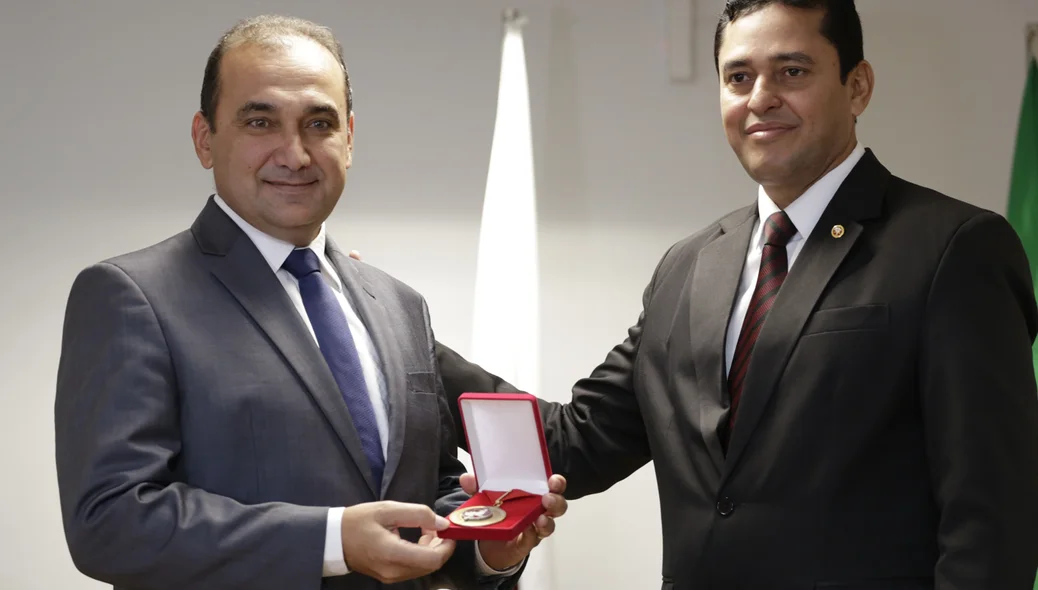 Erivan Lopes recebe medalha Darcy Araujo
