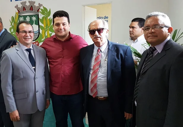 Osvaldo Bonfim, prefeito diplomado; Gustavo Henrique, Juiz Antônio Noleto e o promotor Antônio Moura