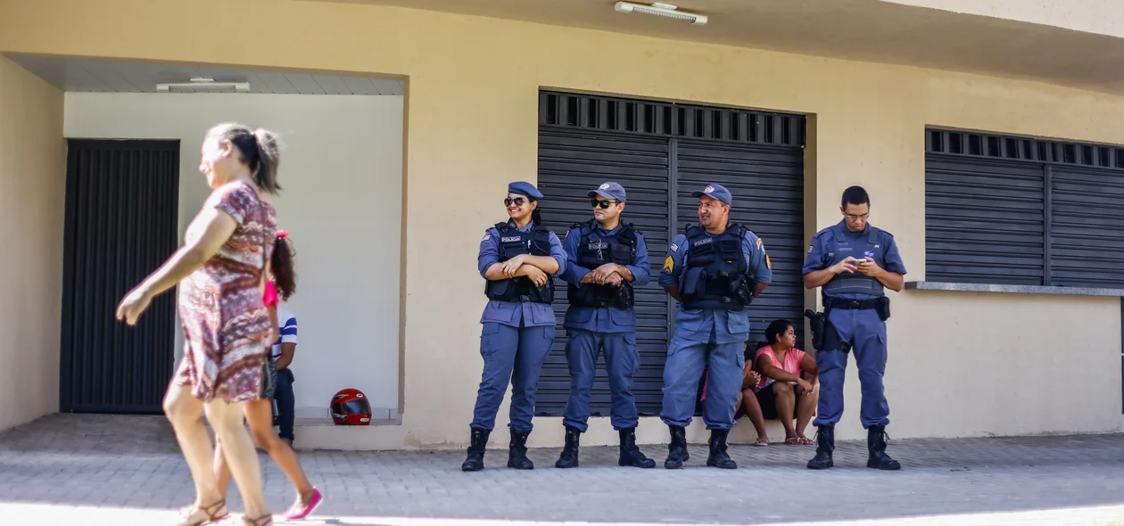 Polícia Militar na Praça São José em Timon 