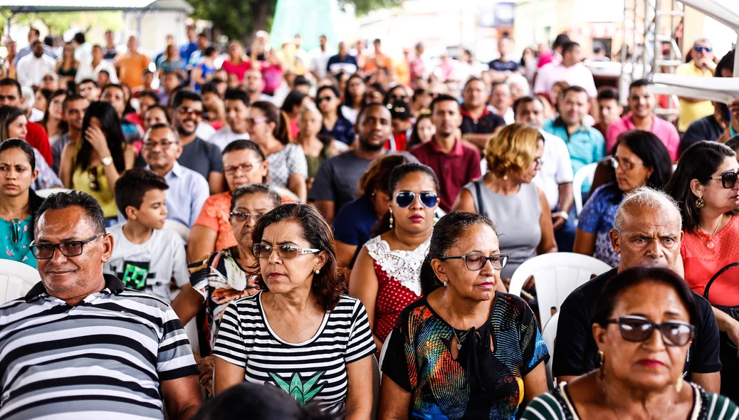 População na reforma da praça 