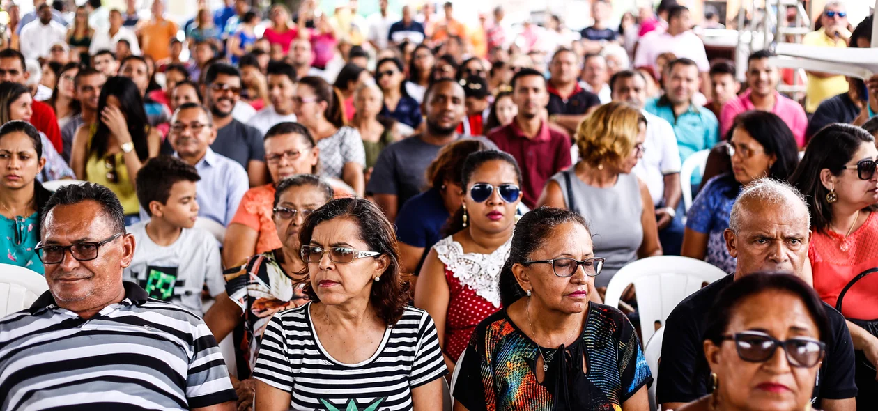 População na reforma da praça 