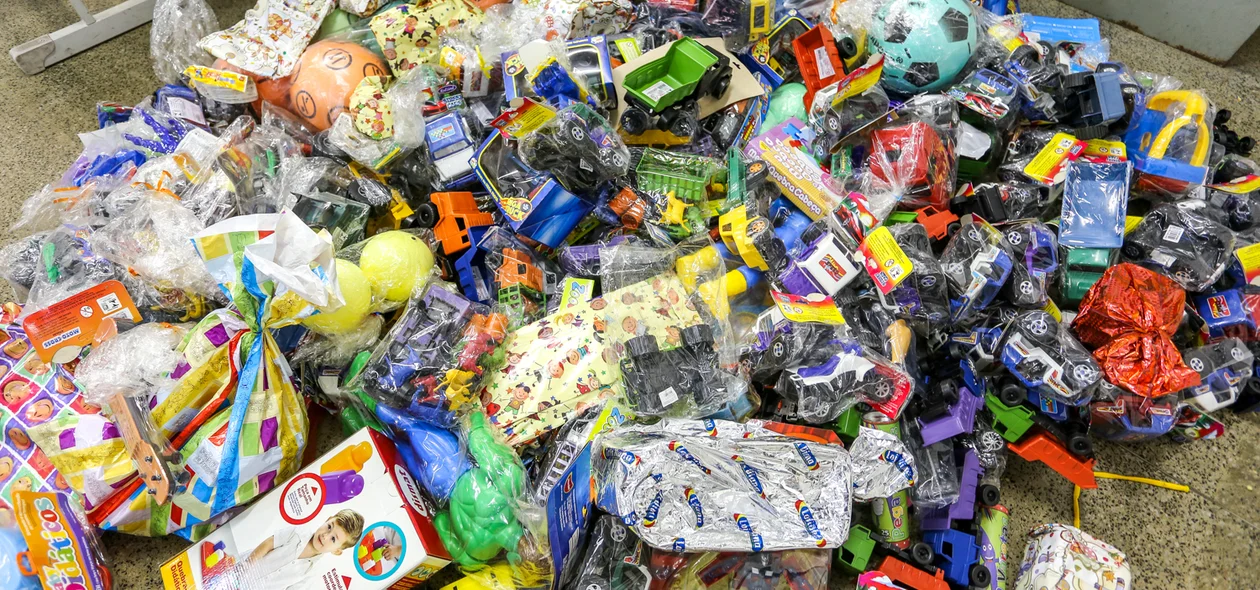 Brinquedos masculinos para serem distribuidos