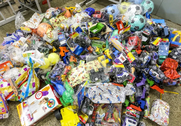 Brinquedos masculinos para serem distribuidos