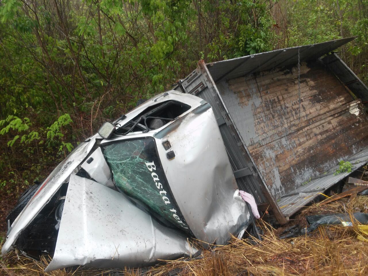 Acidente na BR 316 deixa duas pessoas mortas e três feridas