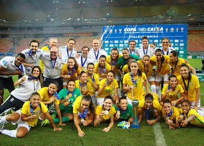 Brasileiras comemoram a conquista de mais um título