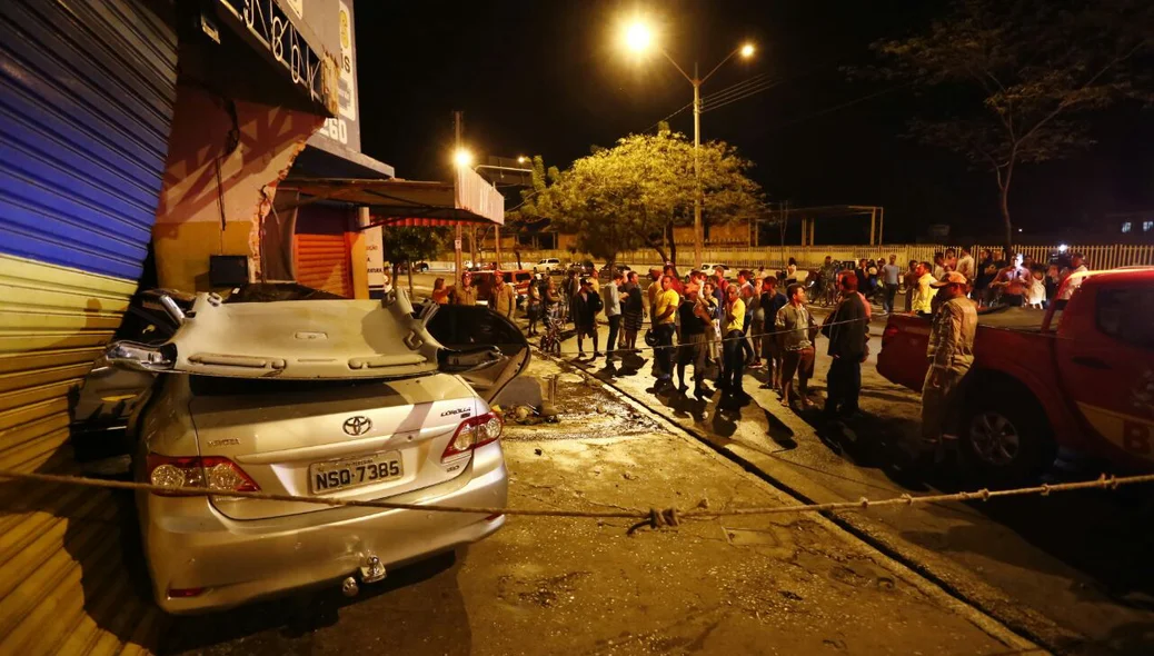 Corolla ficou destruído