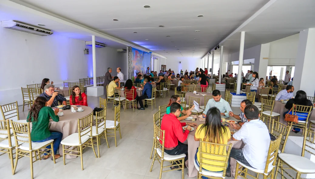 Jornalistas presentes no café da manhã