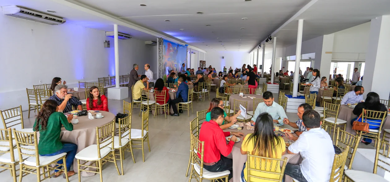 Jornalistas presentes no café da manhã