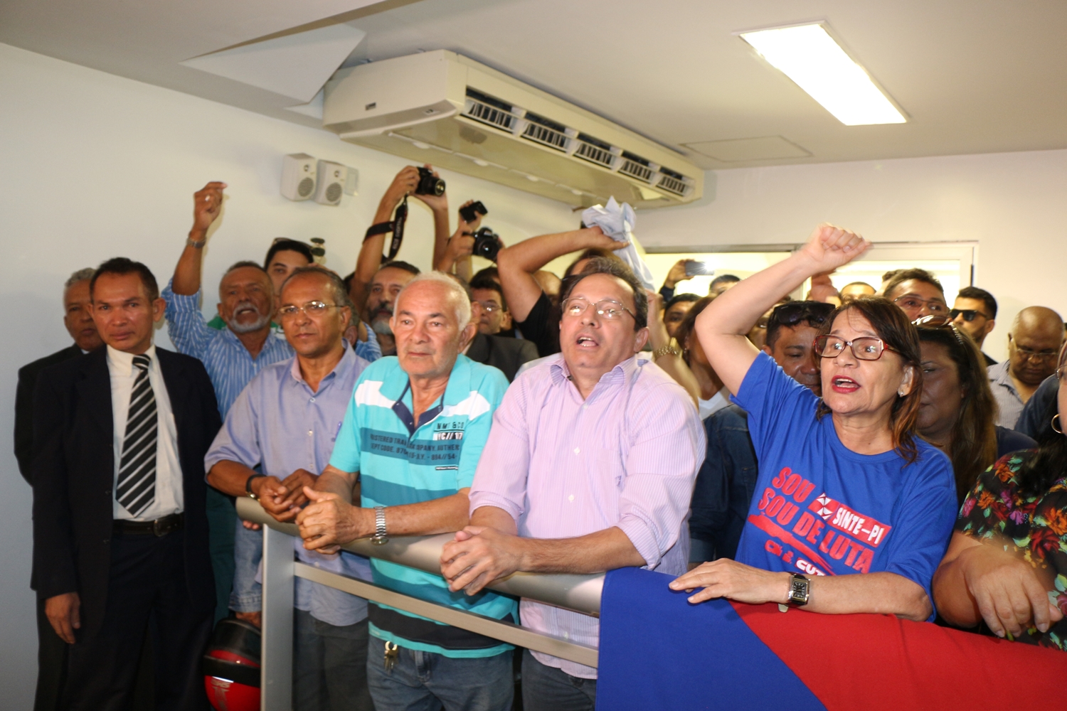 Manifestantes fazem ato na Alepi