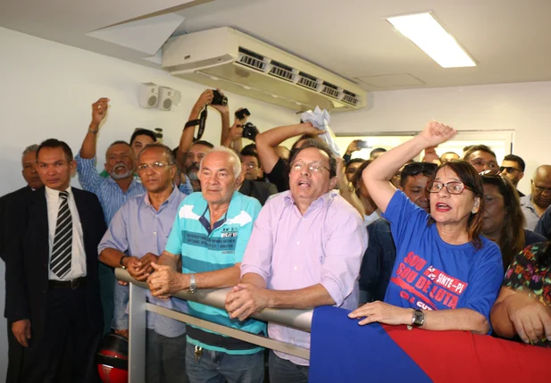 Manifestantes fazem ato na Alepi
