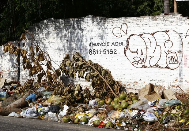 Lixo é descartado impropriamente no bairro Matinha em Teresina