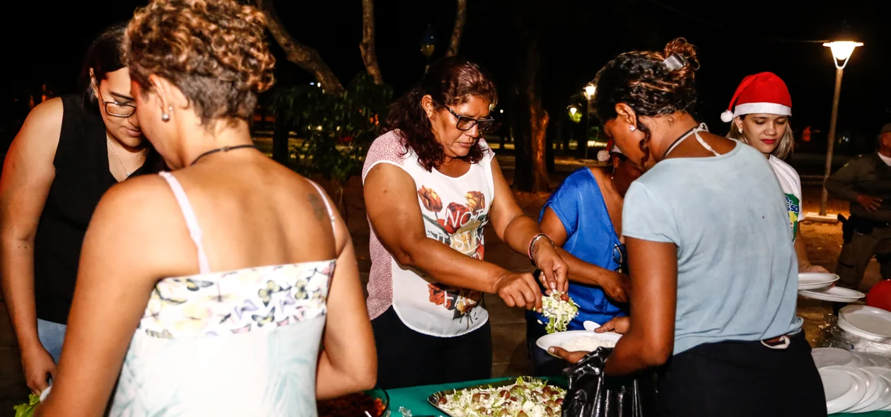 Dr Pessoa oferece jantar para moradores de rua 