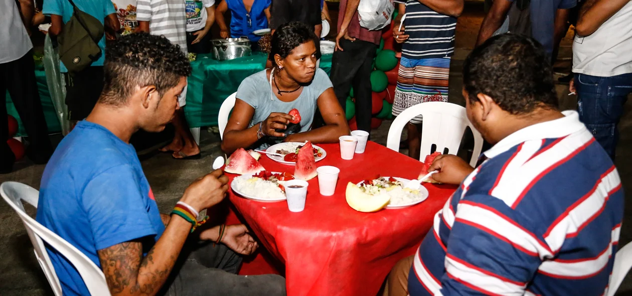 Jantar para moradores de rua 