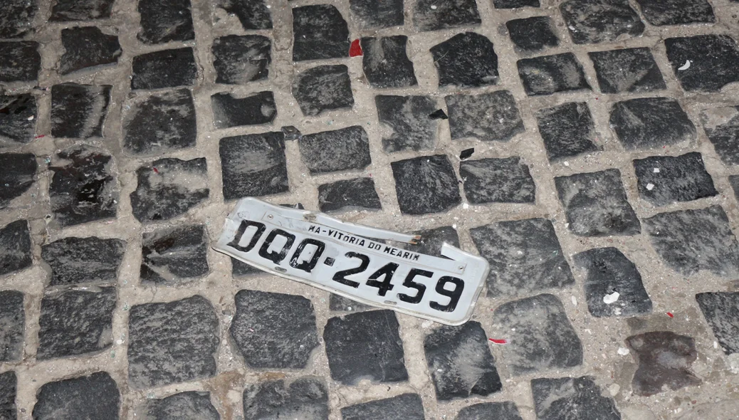 Placa caiu do veículo