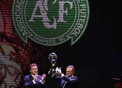 Presidente do Chapecoense recebeu o prêmio
