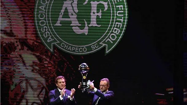 Presidente do Chapecoense recebeu o prêmio