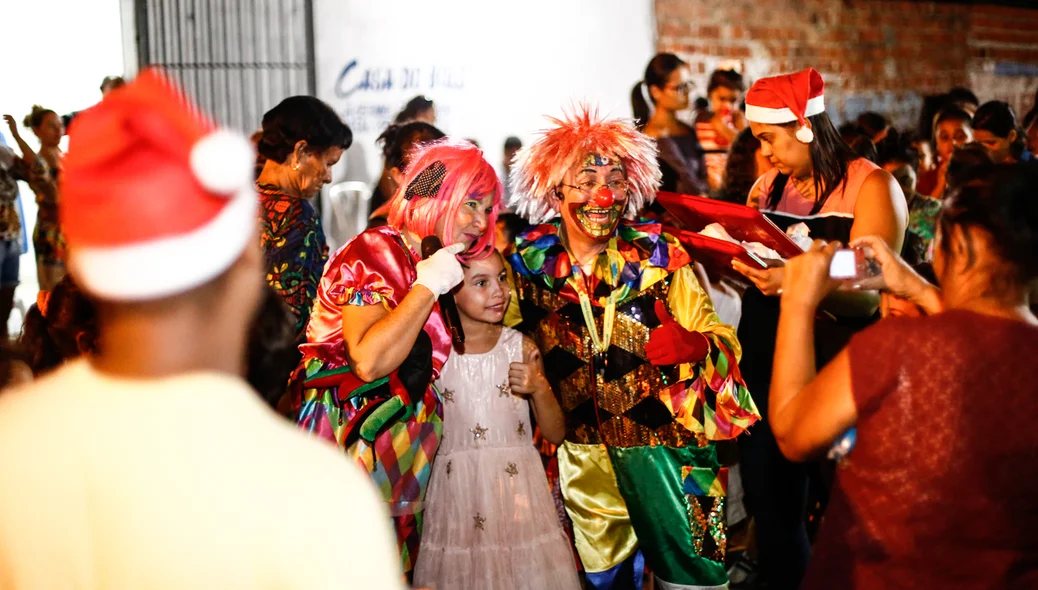 Alegria no primeiro Natal de rua no Dirceu 