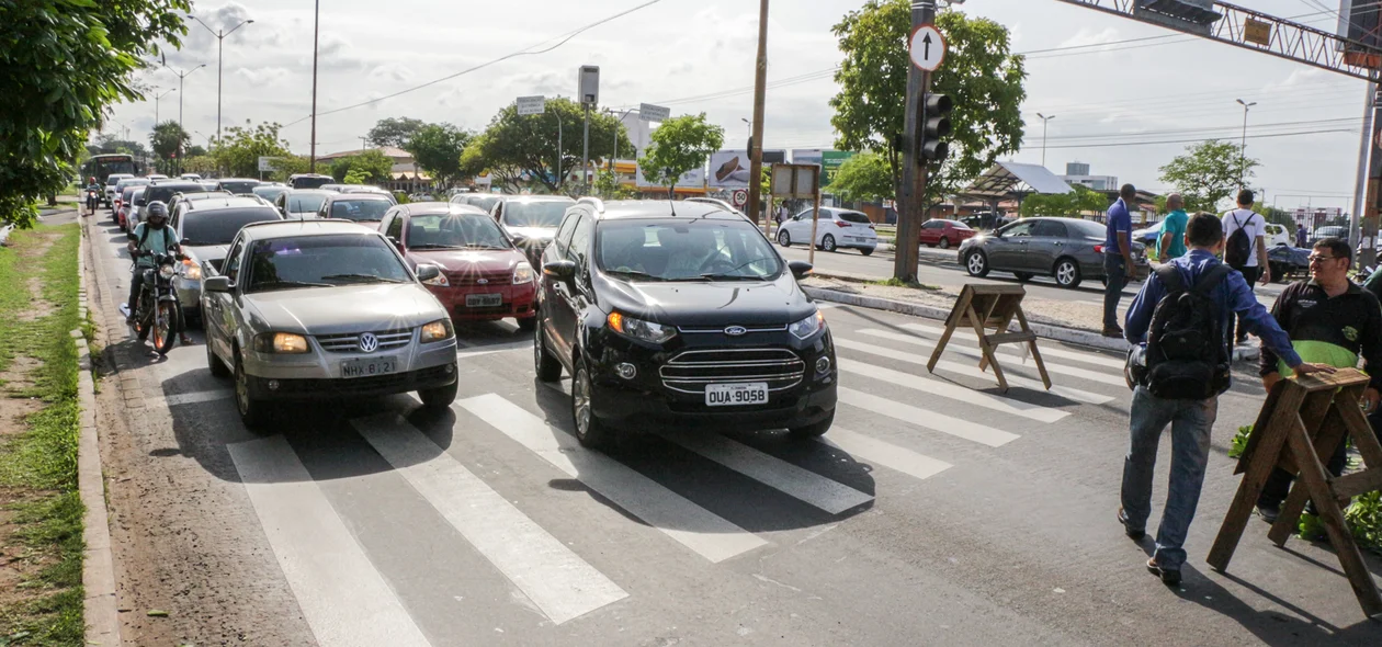 Congestionamento na avenida João XXIII