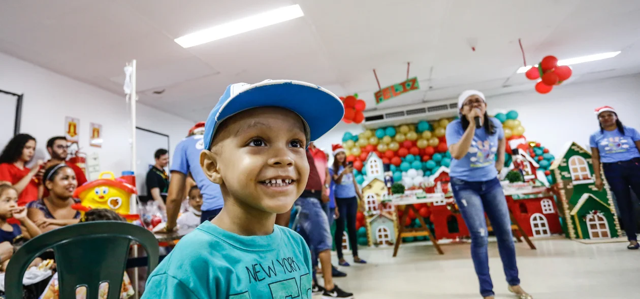Criança feliz na ação solidária 