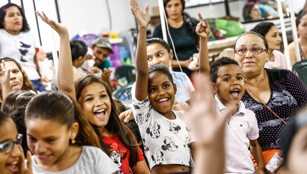 Criançada se divertindo 
