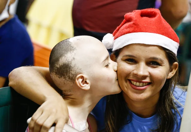 Jakcyanne Coelho e voluntária da ONG Mundo Colorido