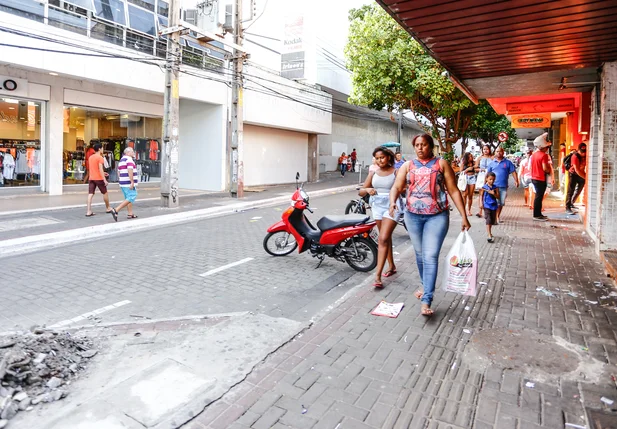 Consumidores no centro da cidade Teresina Piauí 