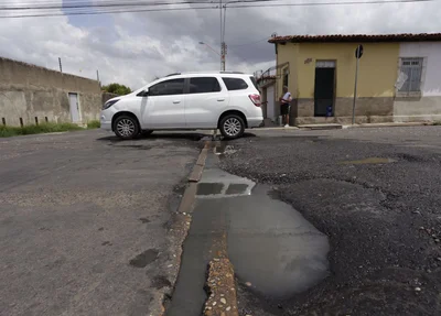 Buraco na rua Nina Rodrigues