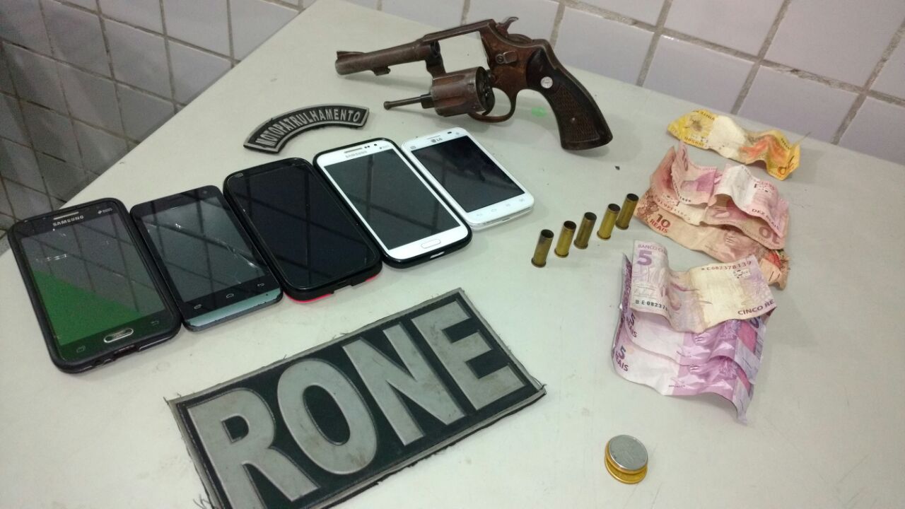 Material apreendido na ação policial
