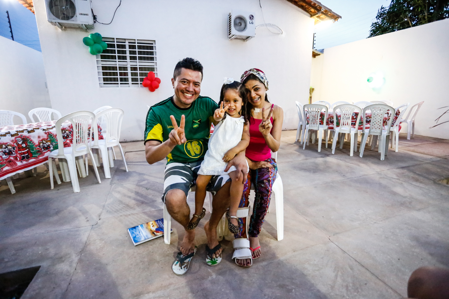 Hiasnaya Patrícia acompanhada do marido e da filha 