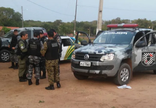 Policiais da Força Tática participaram da ação
