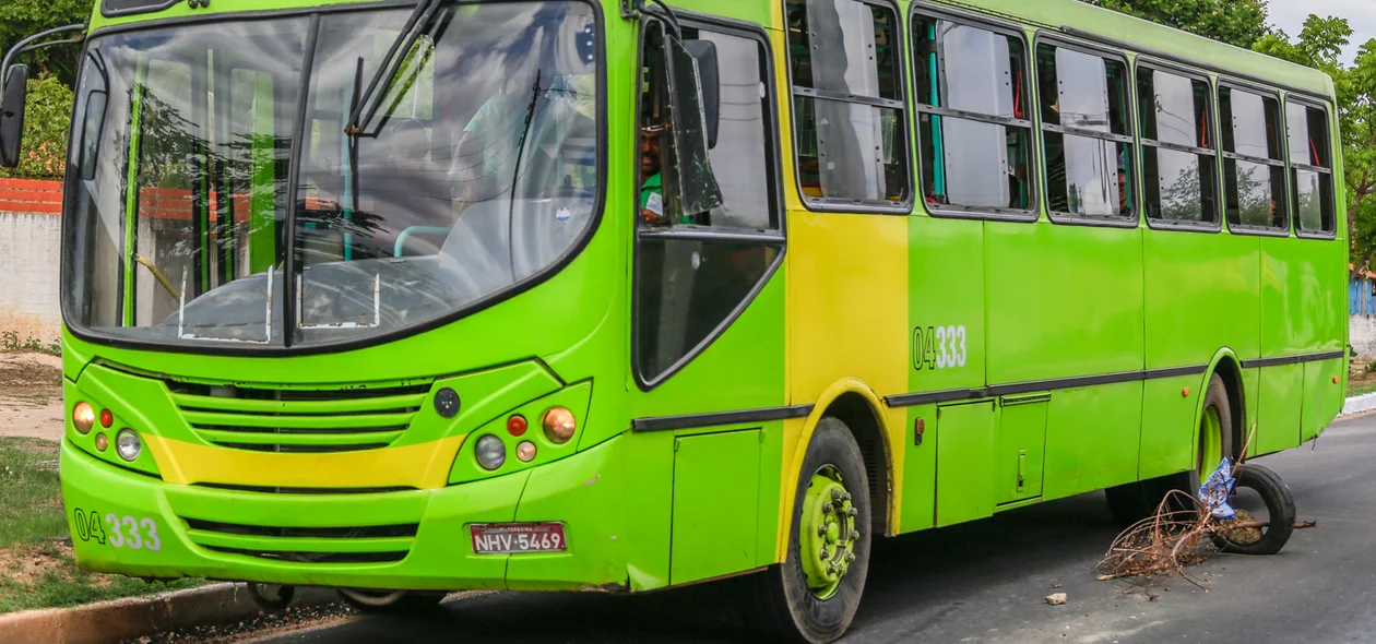 Avenida tem grande fluxo de veículos e motos