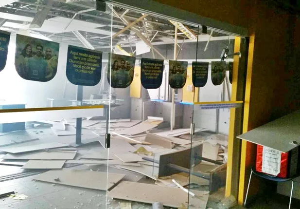 Agência ficou completamente destruída