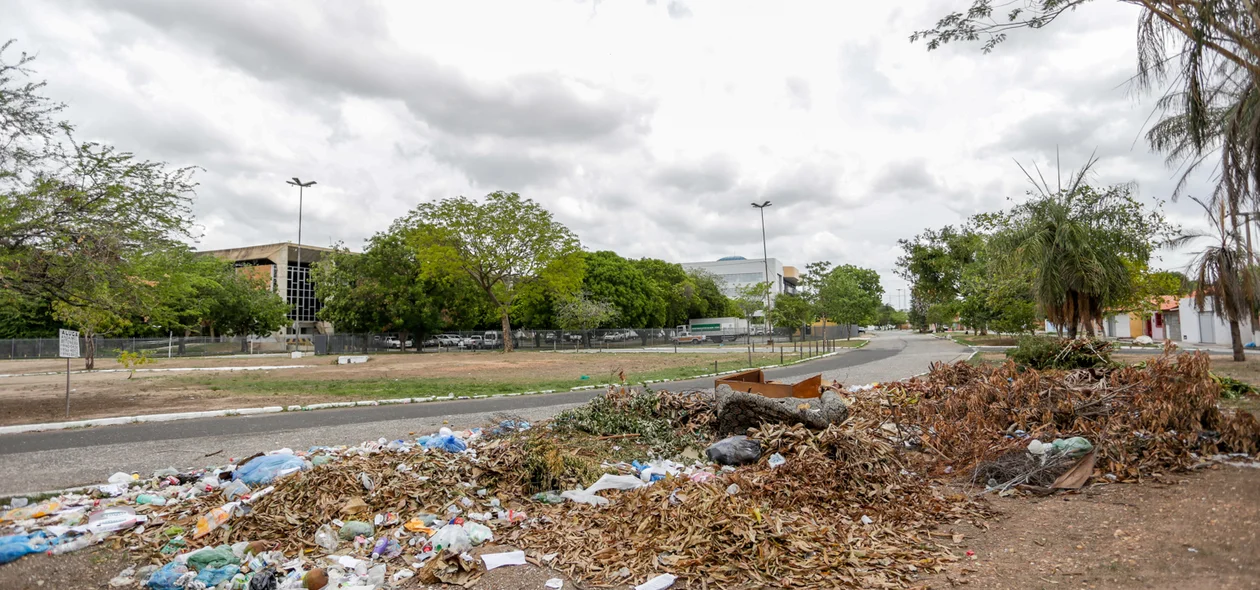 Depósito de lixo no centro administrativo